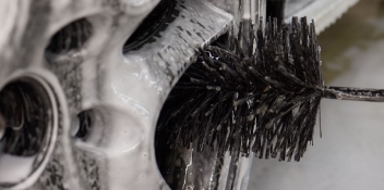 Professionelle Rad- und Felgenwäsche und Autoreinigung